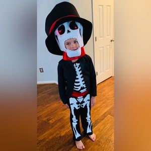 Skeleton costume
